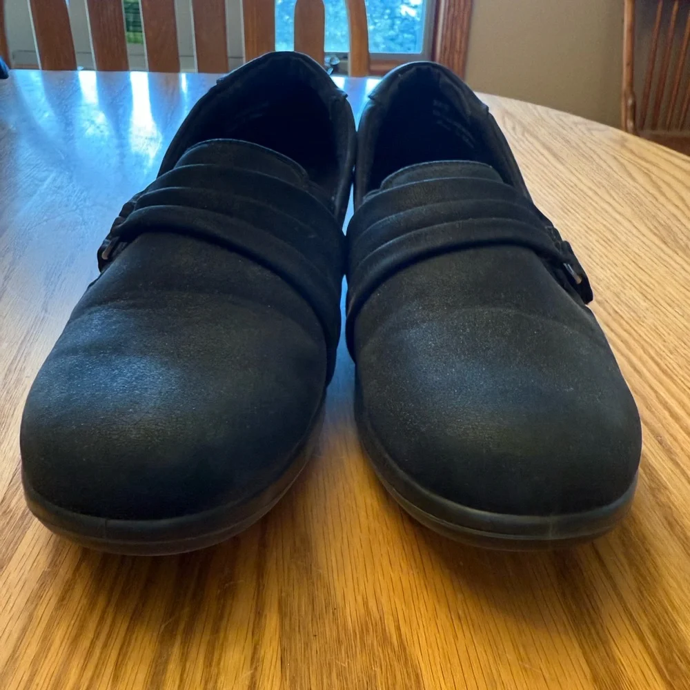 Easy Street Women's Black Slip-On Loafers